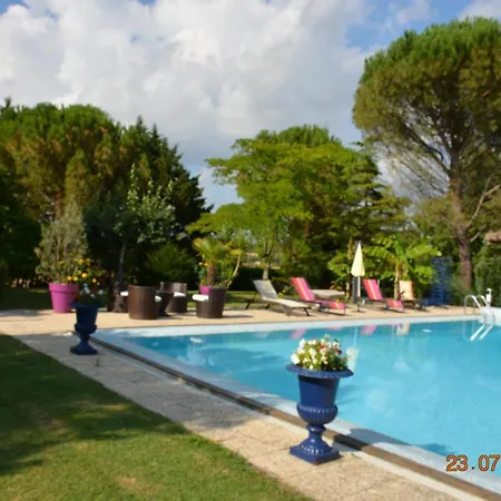 Les Loges Du Manoir Gramont